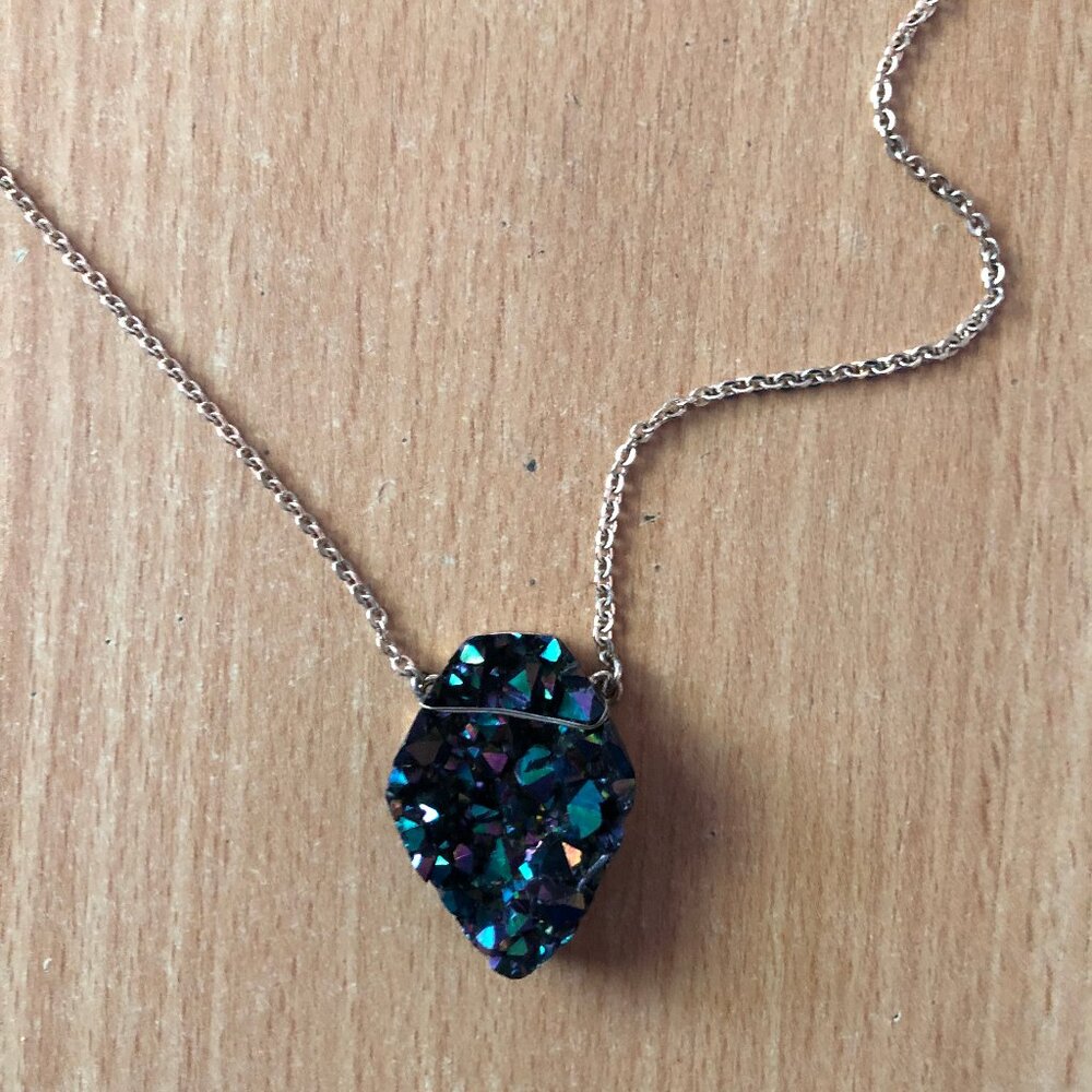 Purple and blue iridescent pendant gold tone metal chain necklace 26"-29" long